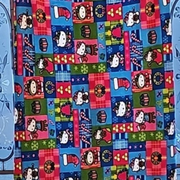 Hello Kitty Window curtain drape panel and bonus fleece blanket - Picture 14 of 14